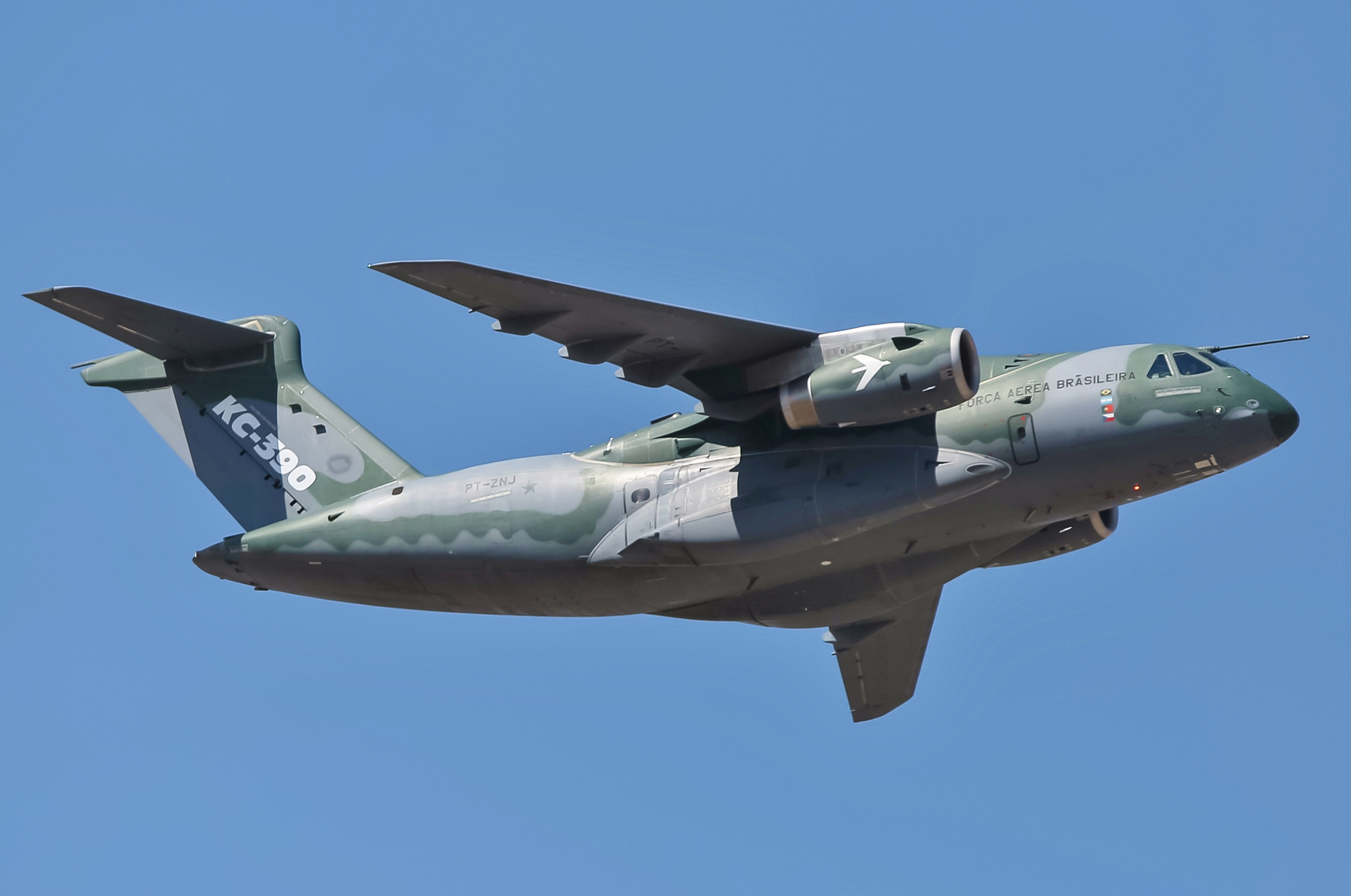 Embraer KC-390 Millennium completa testes realizando lançamento de