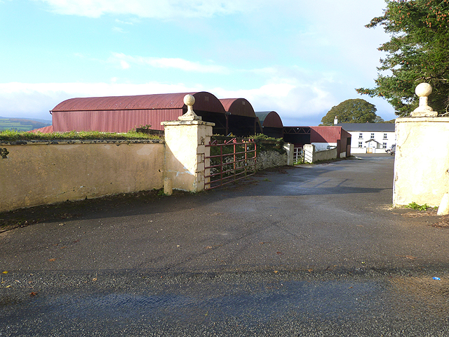 File:Farm at Tullylusk - geograph.org.uk - 4215819.jpg