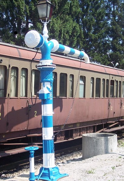 File:Feltre - stazione ferroviaria - colonna idraulica.jpg