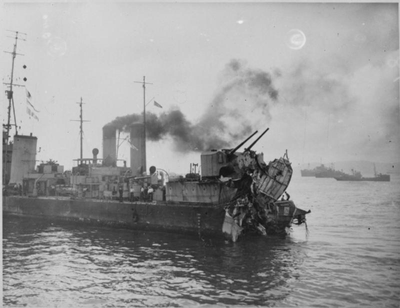 Fotos de la Segunda Guerra Mundial - Página 2 HMS_Marne_damaged