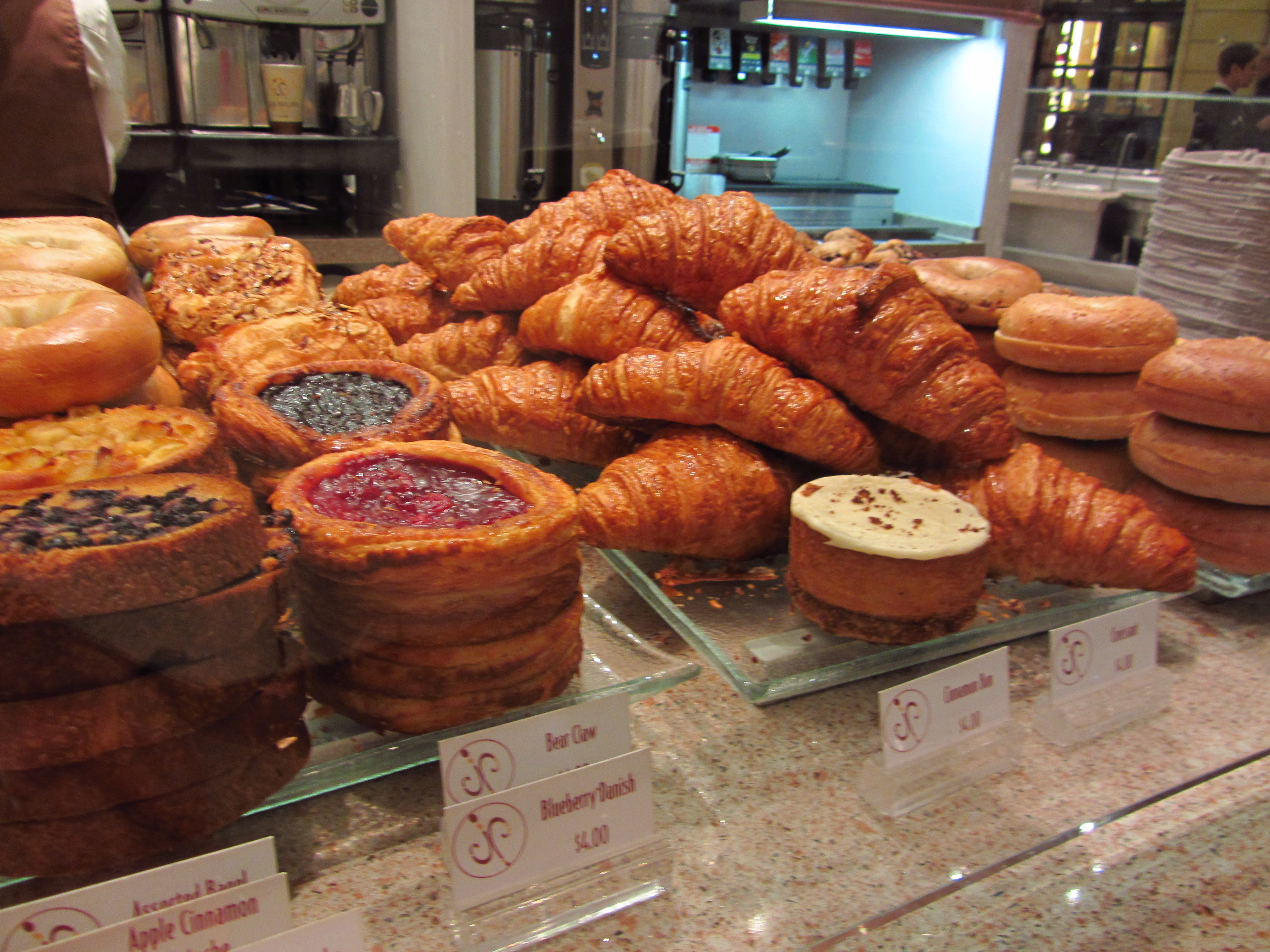 https://upload.wikimedia.org/wikipedia/commons/e/e7/Jean_Philippe_-_Pastries.jpg