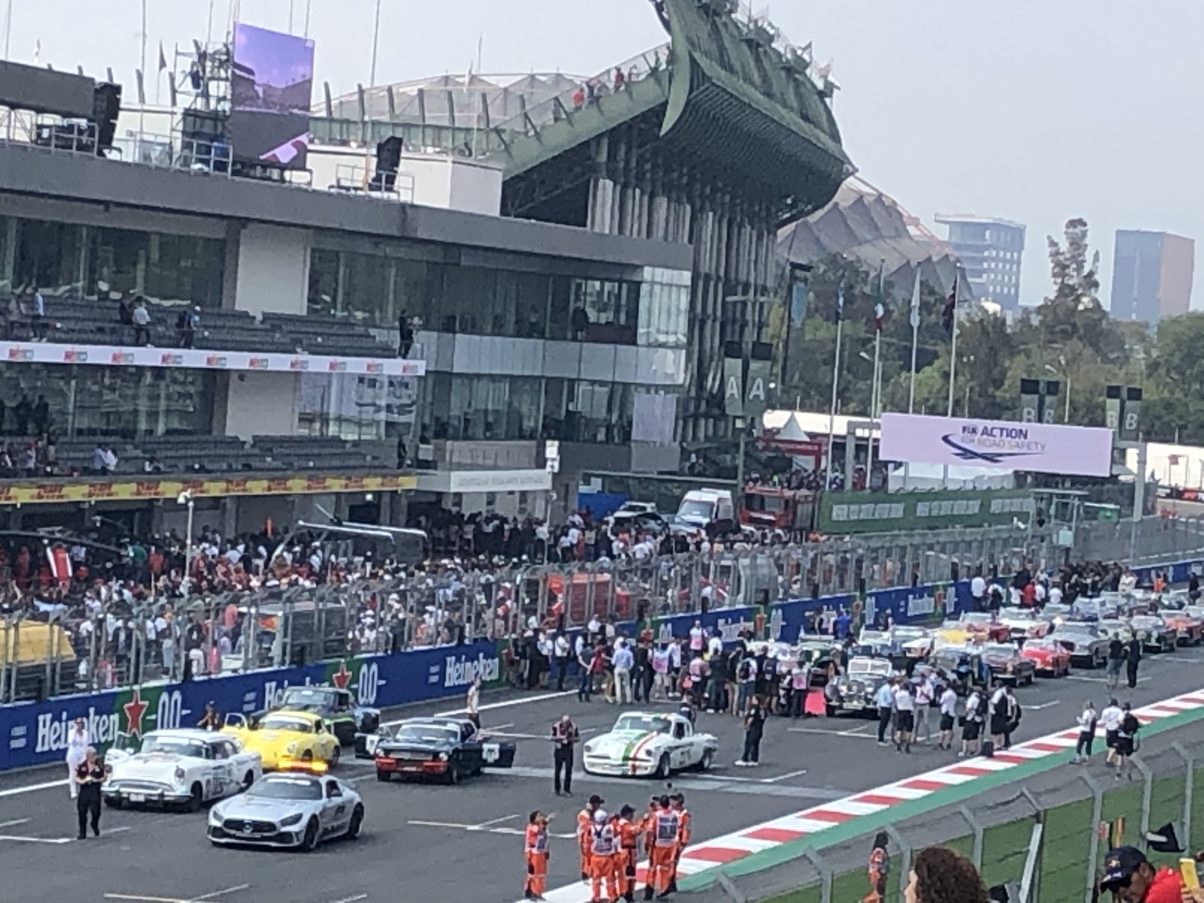 File:La Carrera Panamericana, carrera de soporte del Gran Premio de México   - Wikimedia Commons