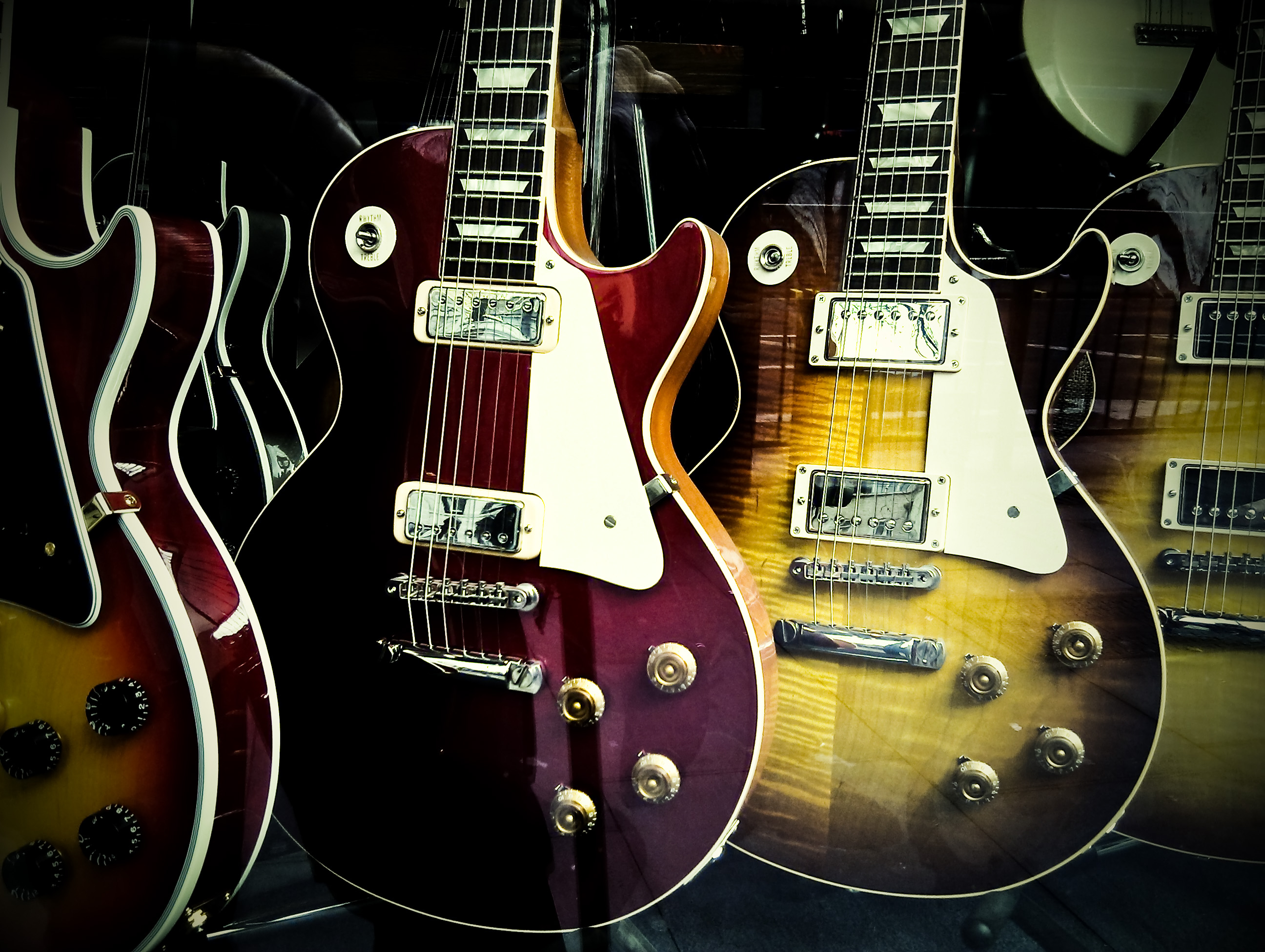Звучание электрогитары. Les Paul Special 2 Gibson. Электрогитара Gibson SG. Звук электрогитары. Mad Sound электрогитары.