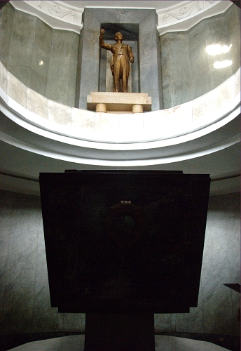 File:Manuel quezon tomb.jpg