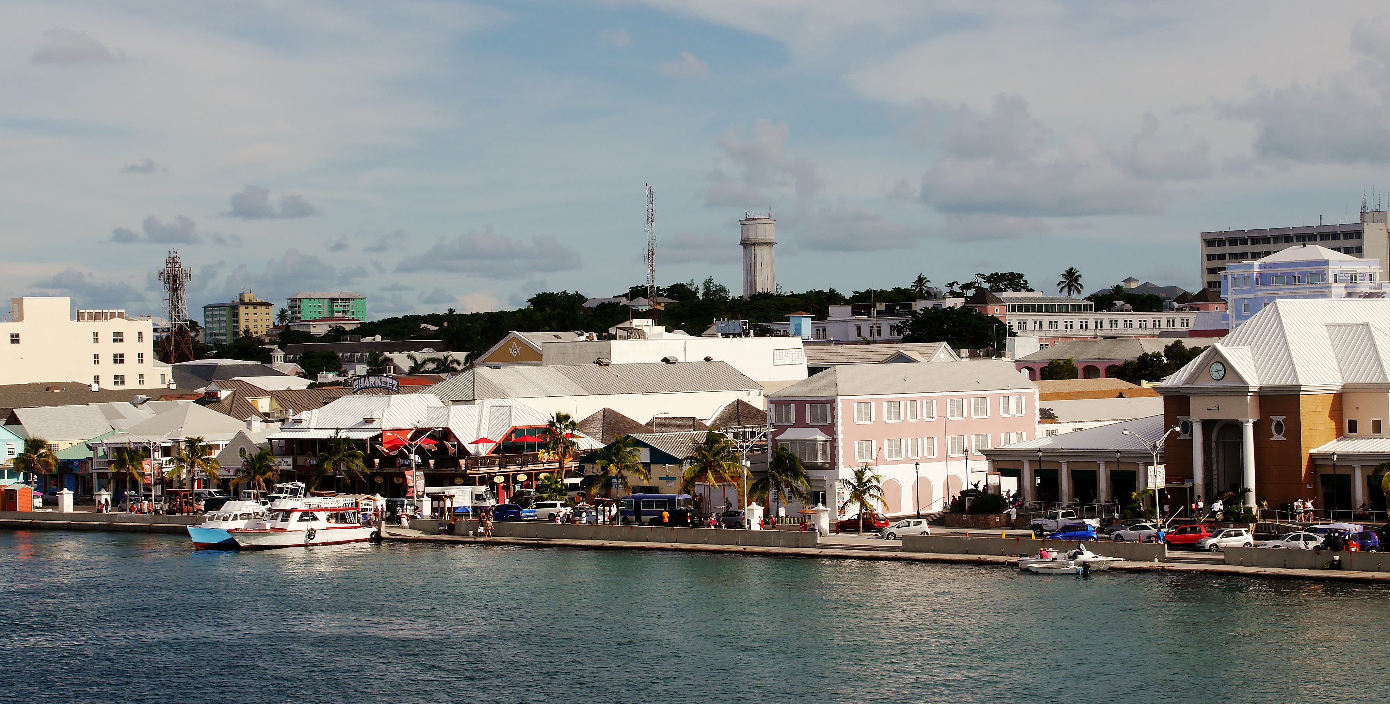 Bahamas abierta para negocios y muchos resorts ayudando con el Huracan Dorian 1