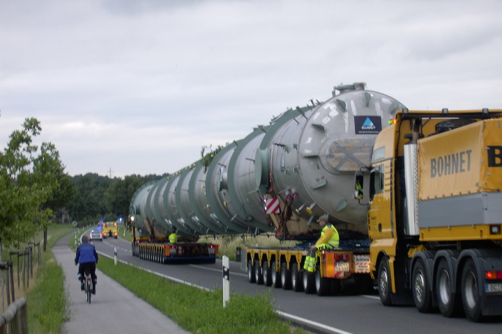 trattori motrici zavorrate Oversize_transport_towards_BASF