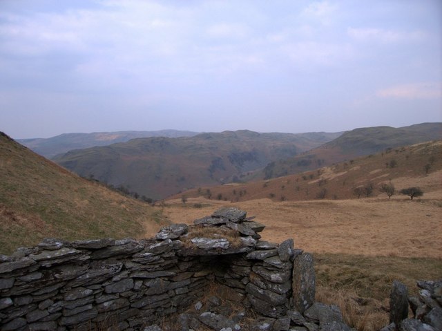 File:Pen y Maen Berthgoed - geograph.org.uk - 404335.jpg