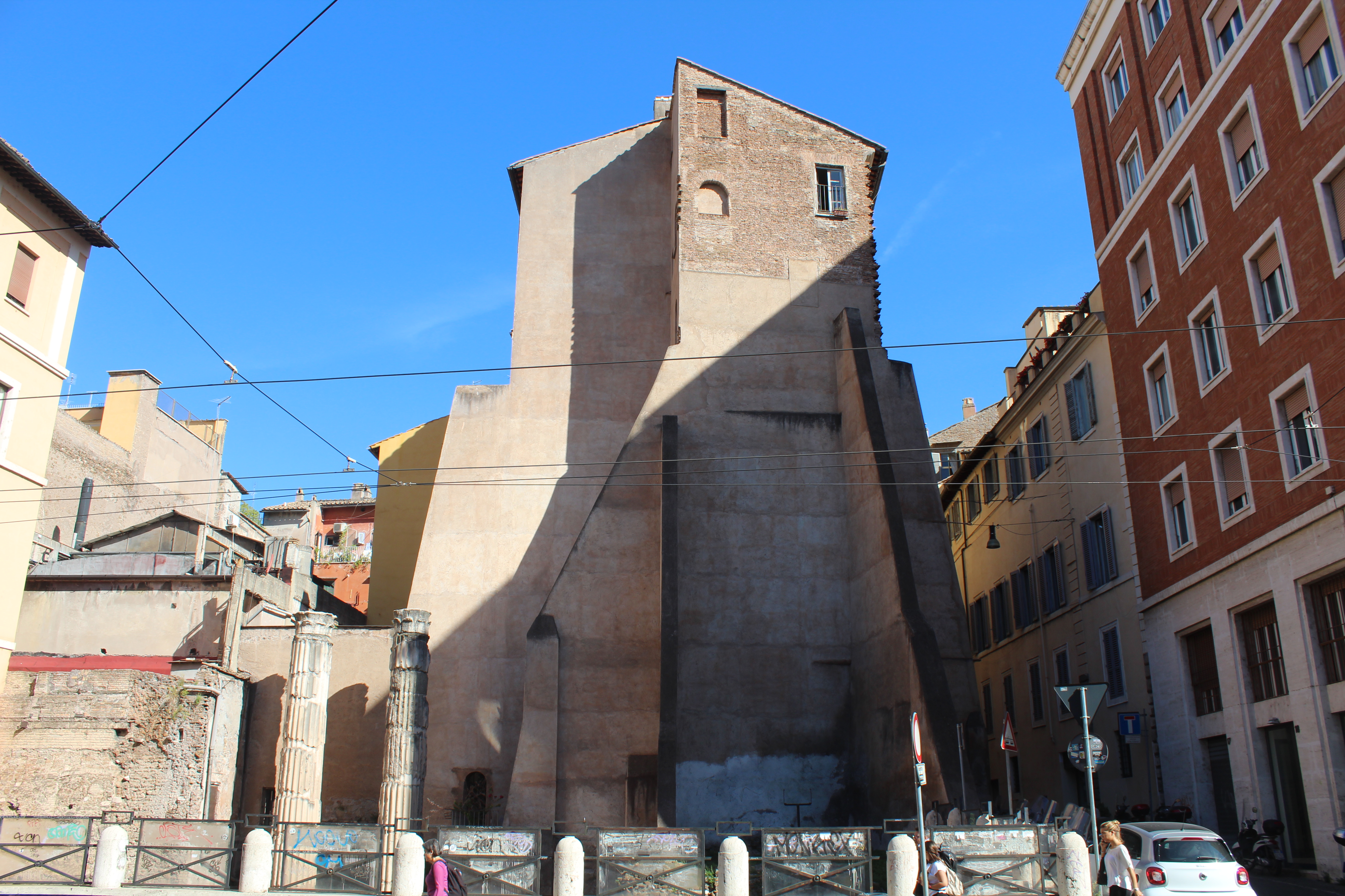 Eccezionale scoperta: Porticus Minucia, luogo di distribuzione grano a Roma