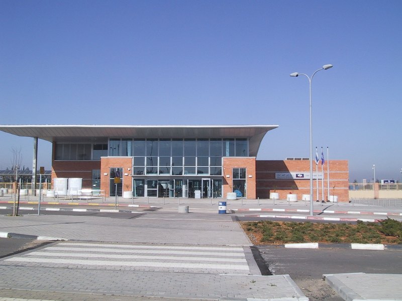 File:Rosh Hahyin Railway Station.jpg