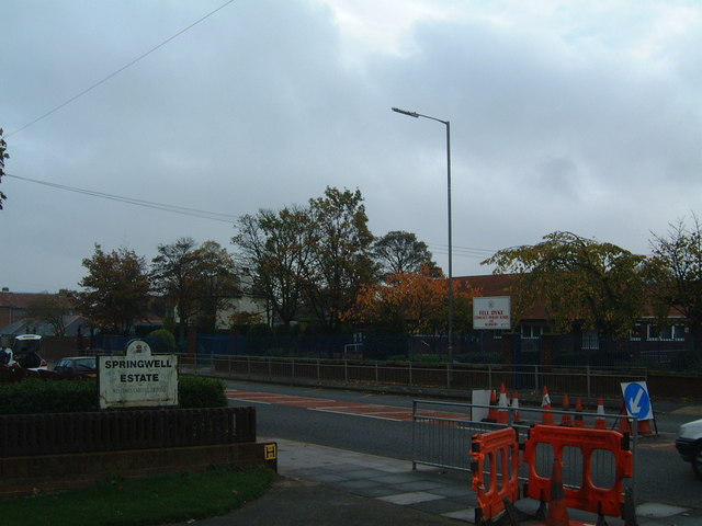 File:Springwell Estate - geograph.org.uk - 164133.jpg