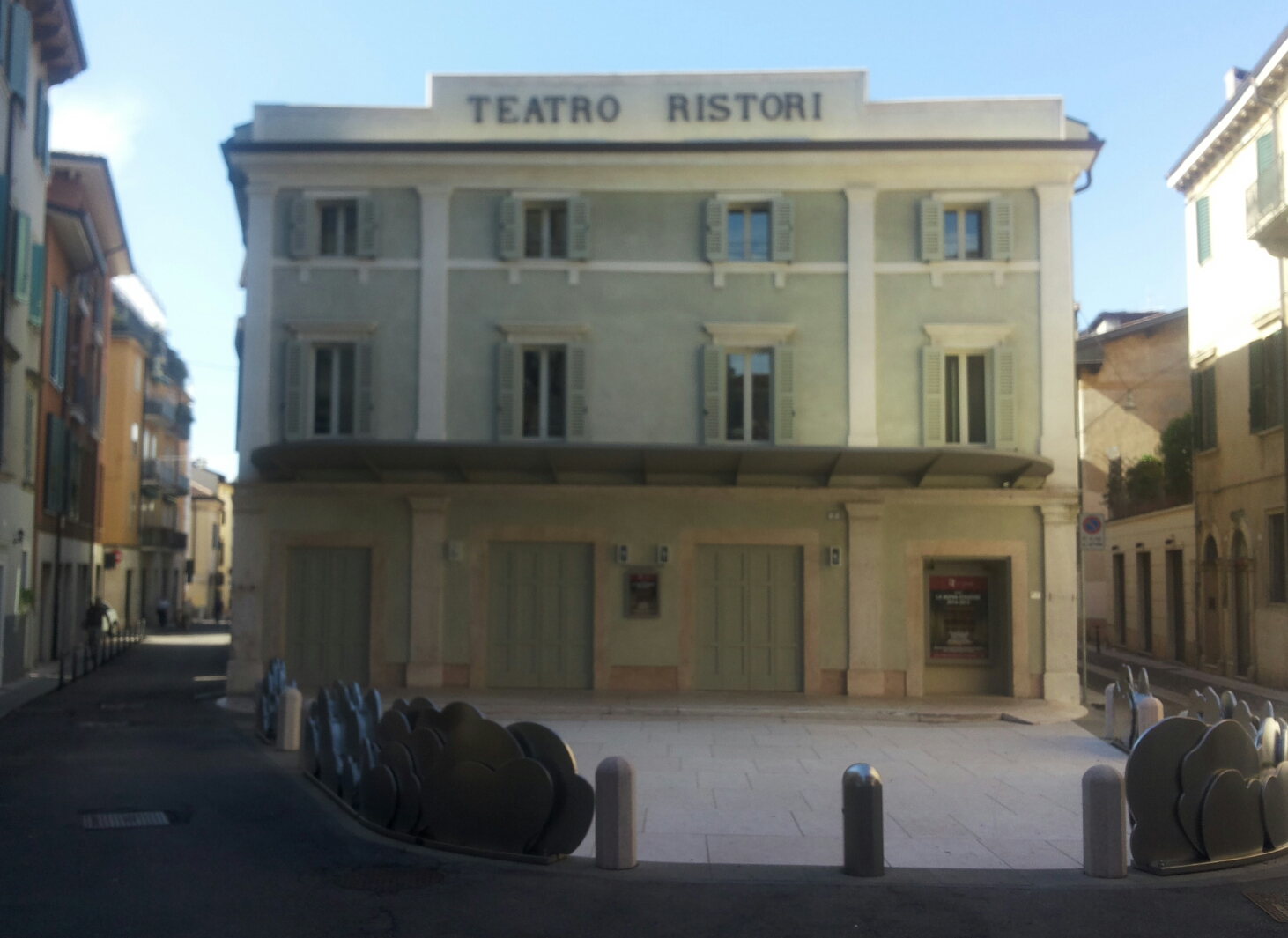 Teatro Ristori - Wikipedia