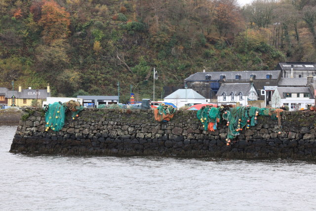 File:Tobermory Pier - geograph.org.uk - 1657429.jpg