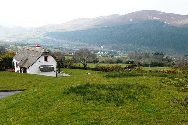 File:Unusual house - geograph.org.uk - 778739.jpg