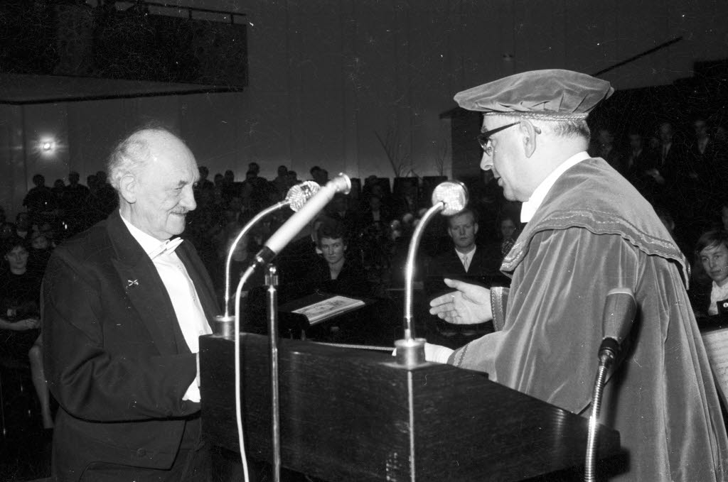 Achelis bei der Verleihung der Universitätsmedaille der CAU (1965)