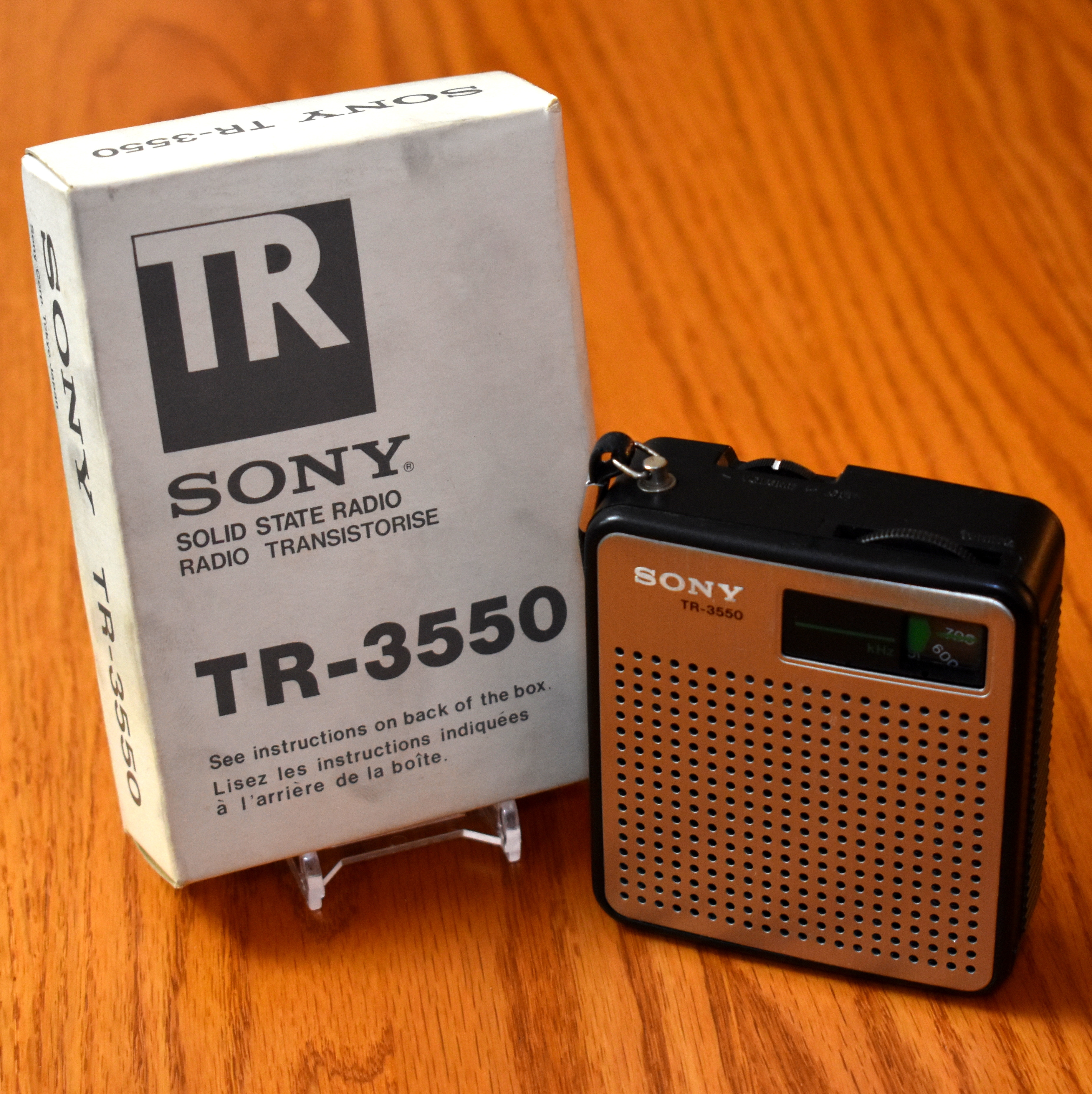 File:Vintage Sony Transistor Radio With Original Box, Model TR 