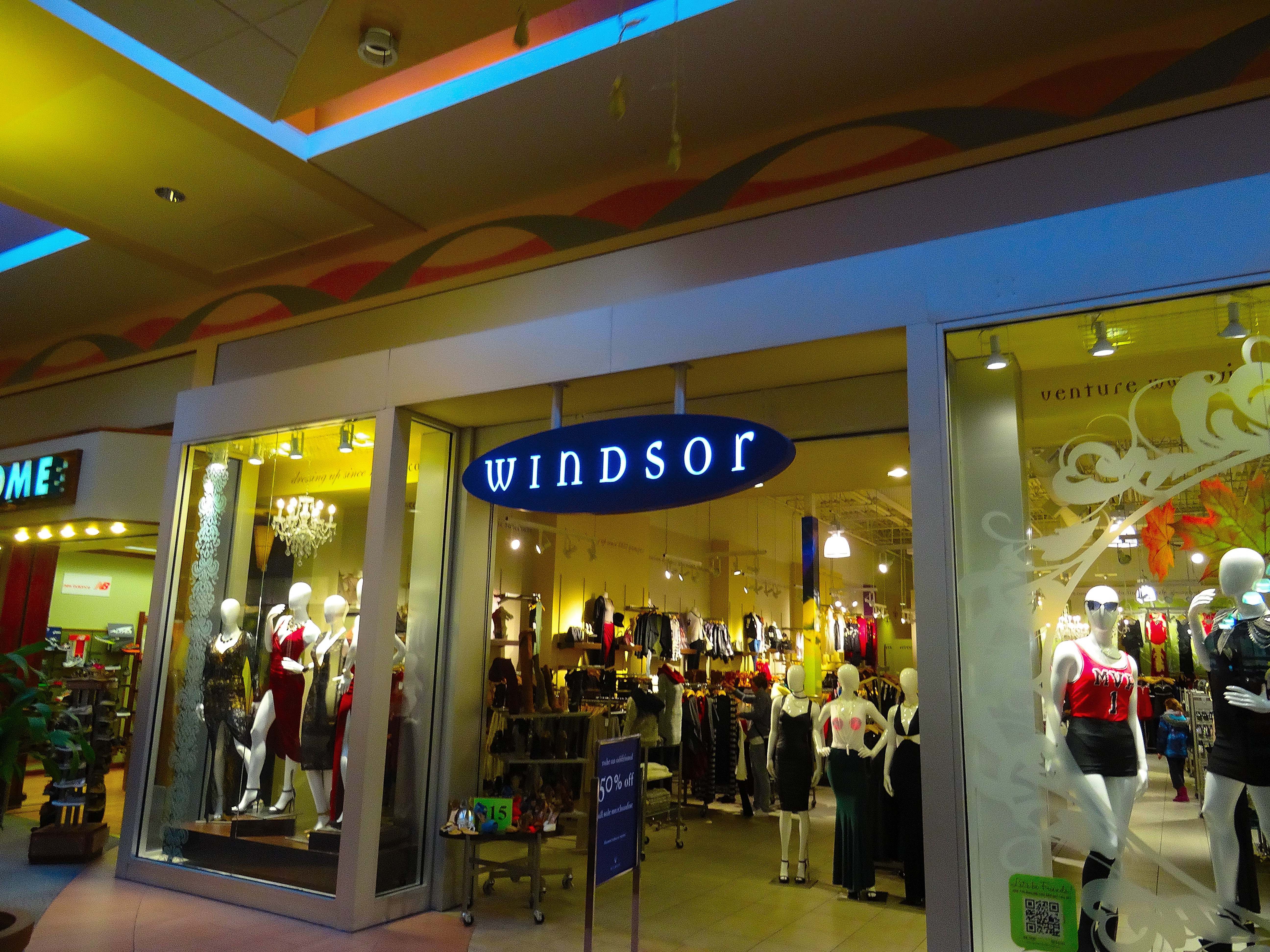 Windsor Store at The Woodlands Mall