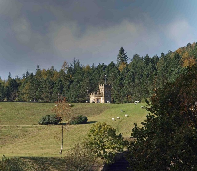 File:'Castle'on Broomhead reservoir dam wall - geograph.org.uk - 1019685.jpg