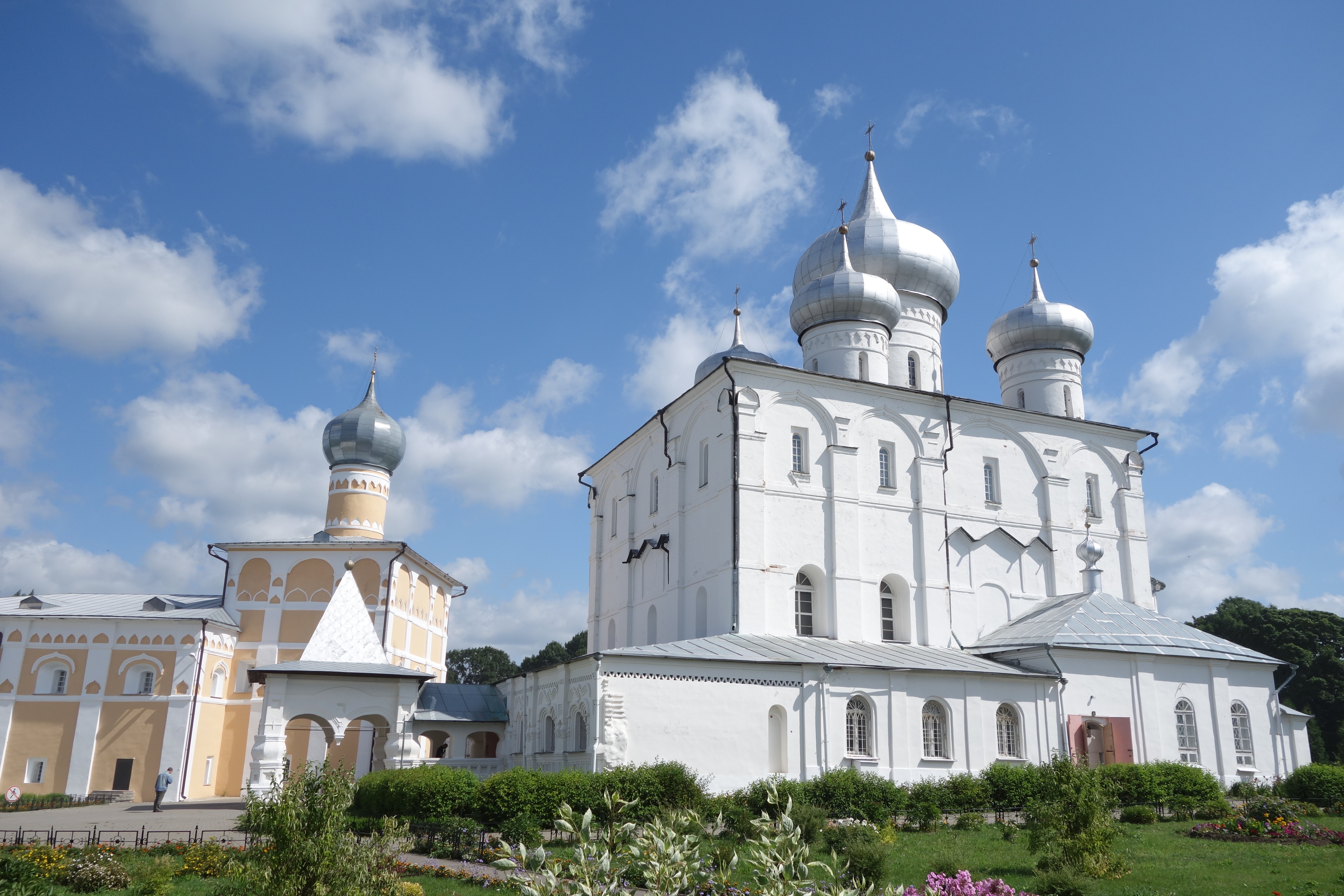 Варламо хутынский монастырь новгородская область. Спасо-Преображенском соборе Варлаамо-Хутынского монастыря. Варлаамо-Хутынский монастырь. Варлаамо-Хутынский Спасо-Преображенский женский монастырь.