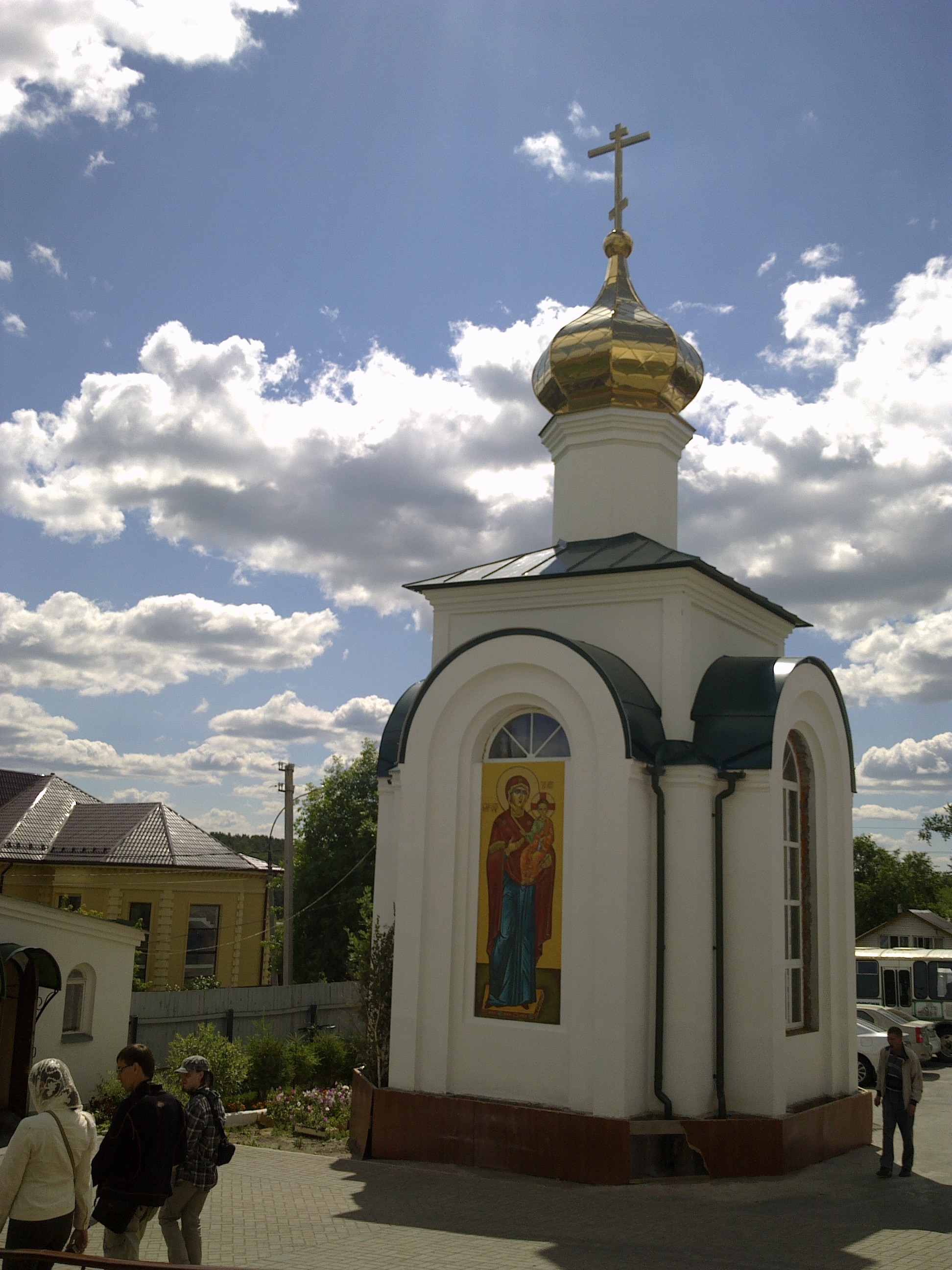 Храм преображения екатеринбург. Преображенская часовня Екатеринбург. Посёлок Прохладный Екатеринбург храм. Церковь источник жизни Екатеринбург. Преображенская Церковь Екатеринбург походная 2 служители.