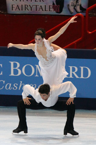 File:2009 Trophée Éric Bompard Dance - Tessa VIRTUE - Scott MOIR - 5222a.jpg