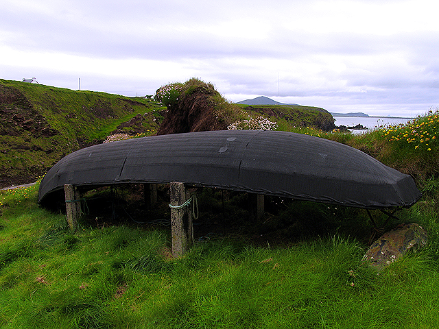 File:A Currach at Dooneen Pier - geograph.org.uk - 17763.jpg