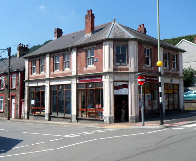 File:Abercynon Public Library - geograph.org.uk - 3076231.jpg