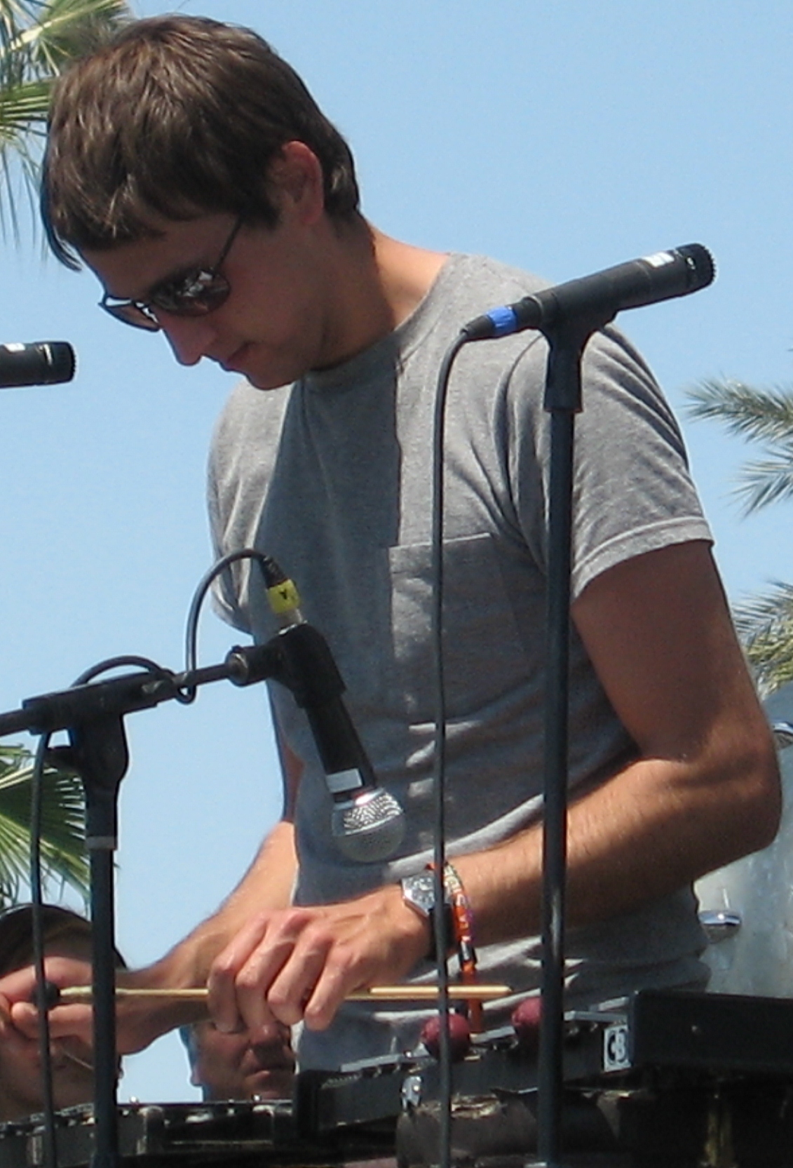 Dost performing with [[Anathallo]] at [[Coachella Valley Music and Arts Festival|Coachella]] in 2007.