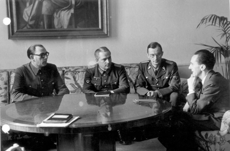 File:Bundesarchiv Bild 183-H27774, Wlassow und Schilenkow bei Goebbels.jpg