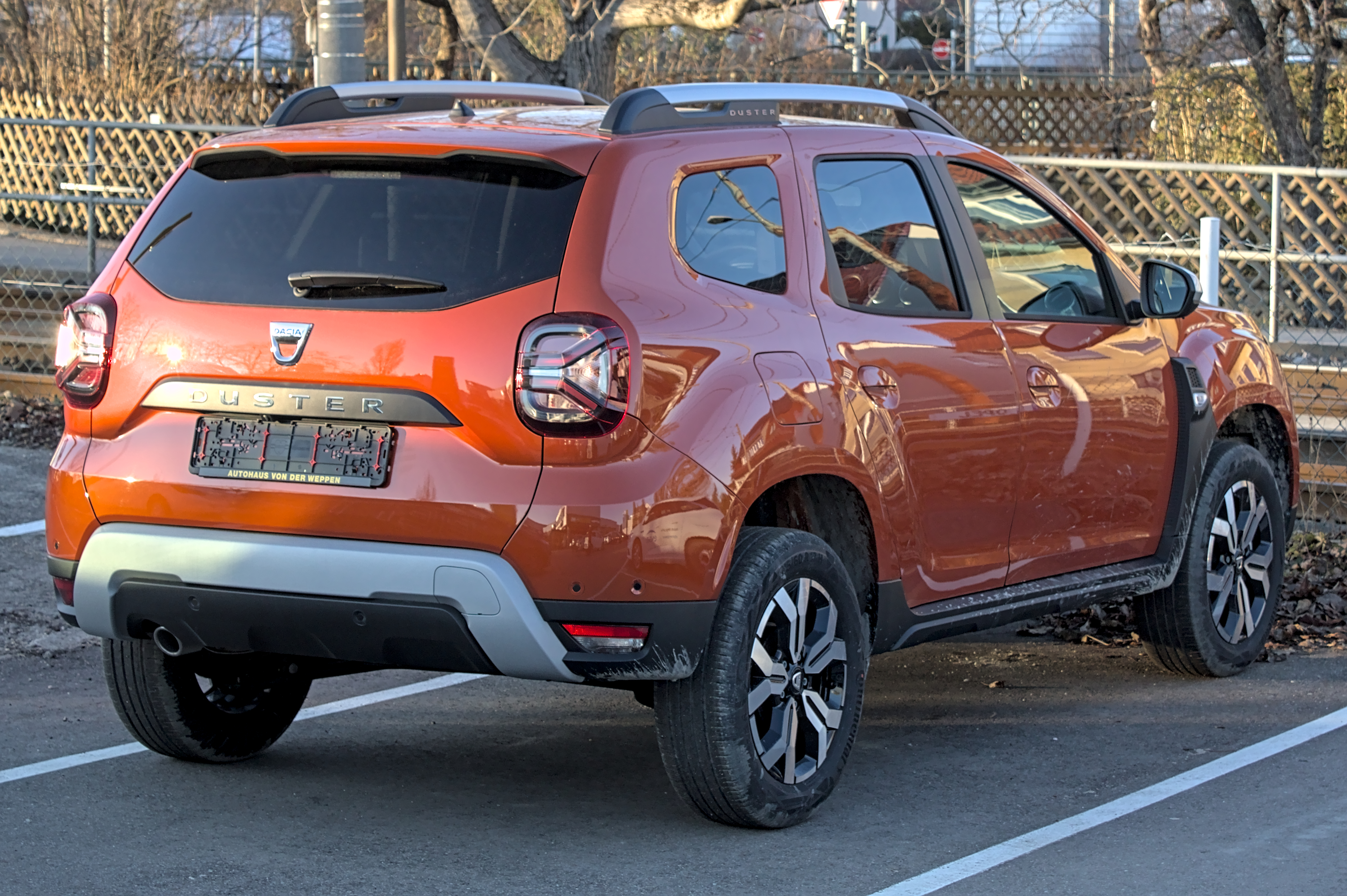 2022 Dacia Duster Facelift Debuts With Dual-Clutch Automatic Gearbox