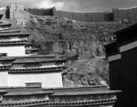 File:Destroyed monastery buildings in Tibet taken on October 9, 2005 detail, from- The Gyantse Kumbum (cropped).jpg