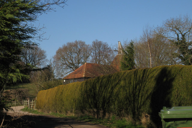 File:Diprose Oast, Hinksden Road, Benenden, Kent - geograph.org.uk - 694445.jpg