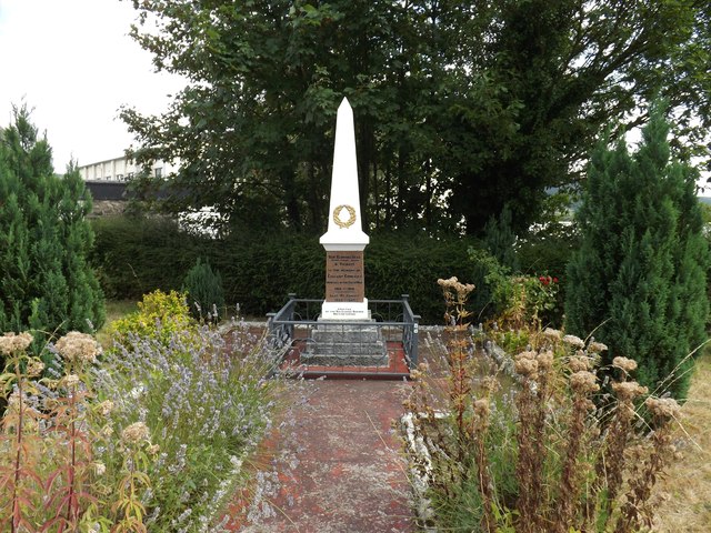 File:Dolgarrog War Memorial - geograph.org.uk - 4120975.jpg