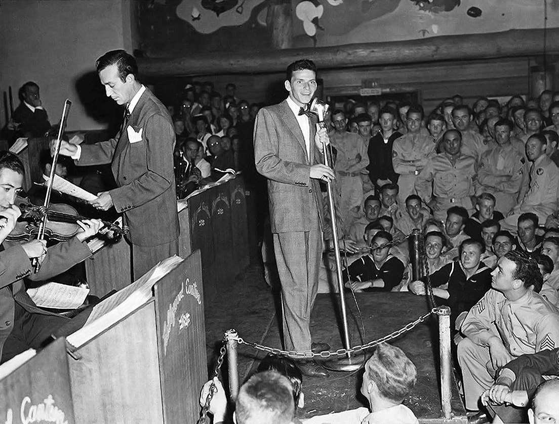 File:Frank Sinatra and Harry James at the Hollywood Canteen, 1943 