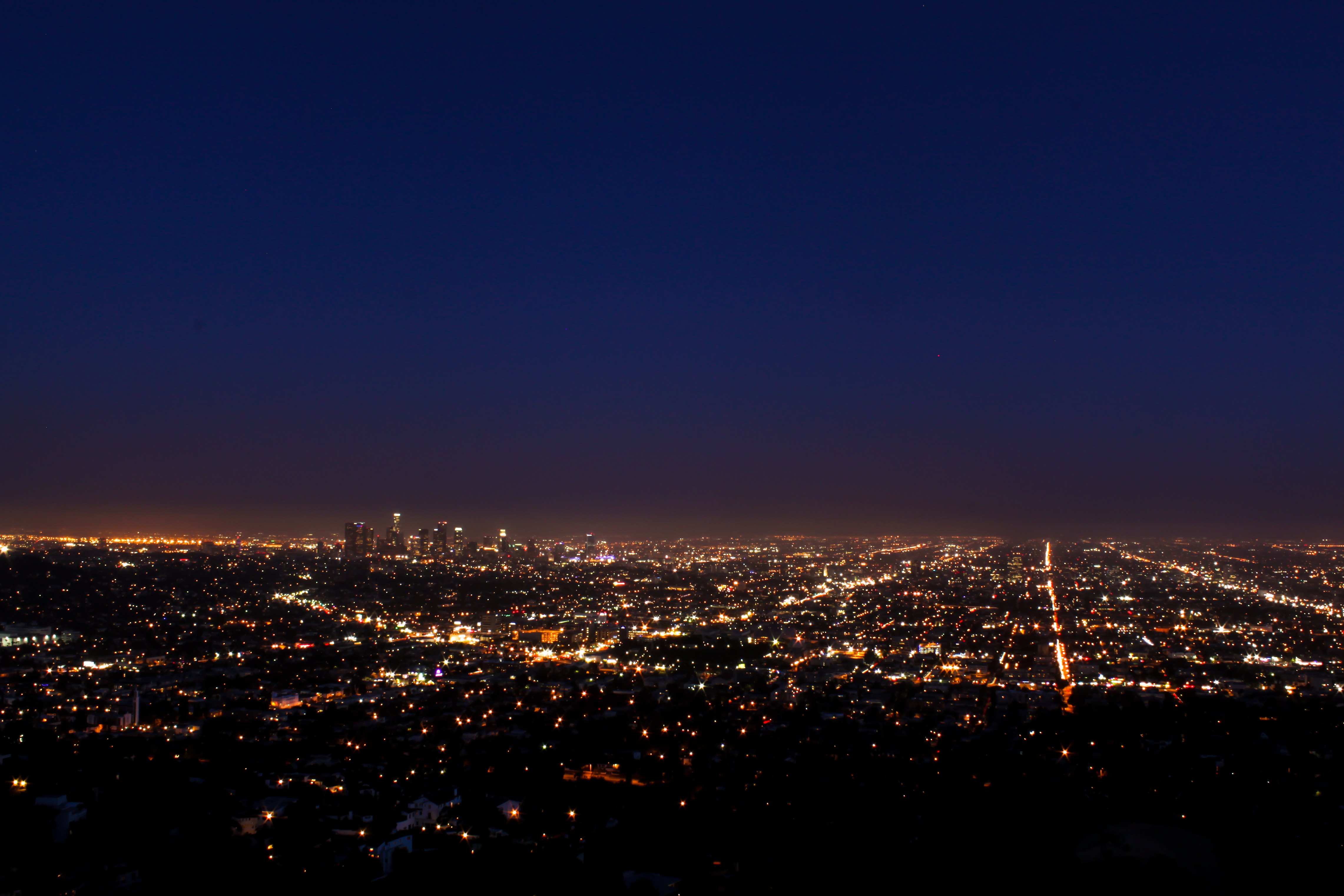 Свет над городом. Найт Сити Лос Анджелес. Лос Анджелес ночью. Вид на ночной Лос Анджелес. Панорама ночного Лос Анджелеса.