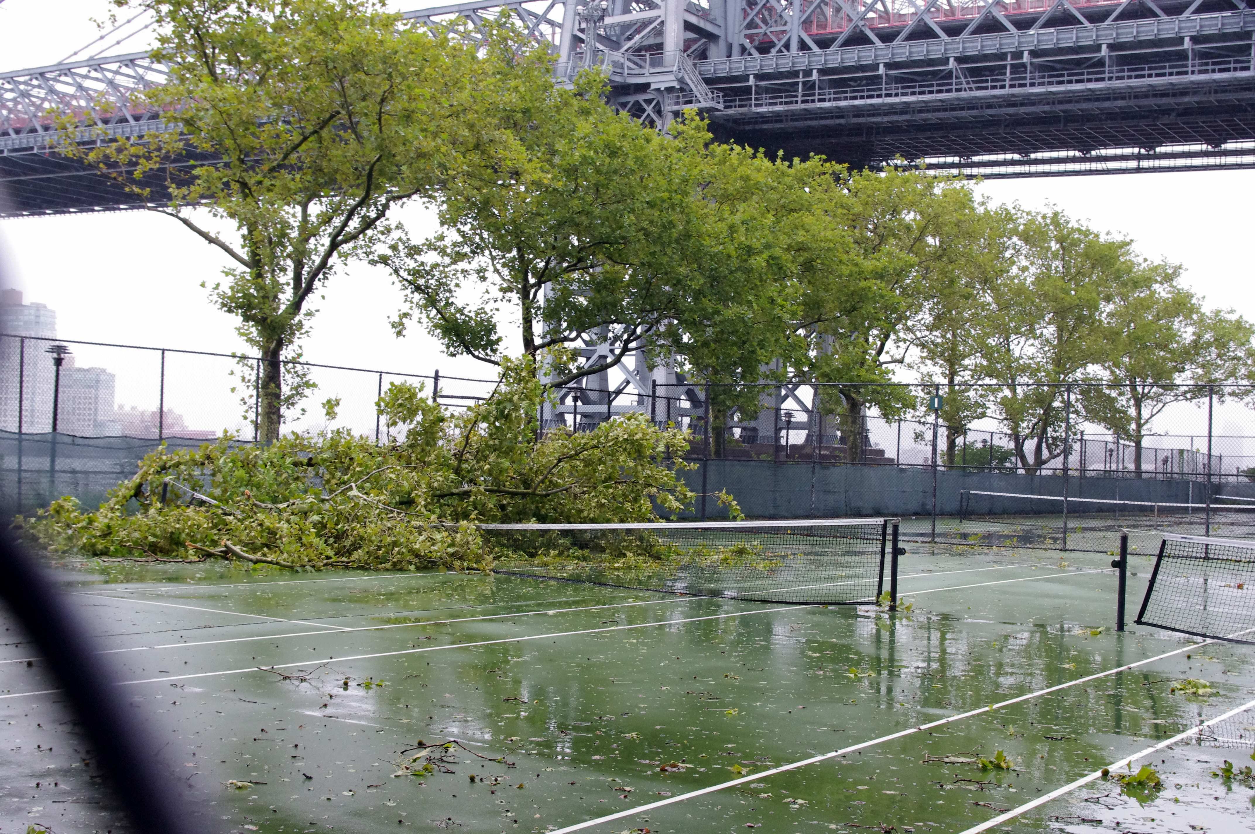 Irene_East_River_Tennis_Court_NYC_2011_Shankbone_2.JPG