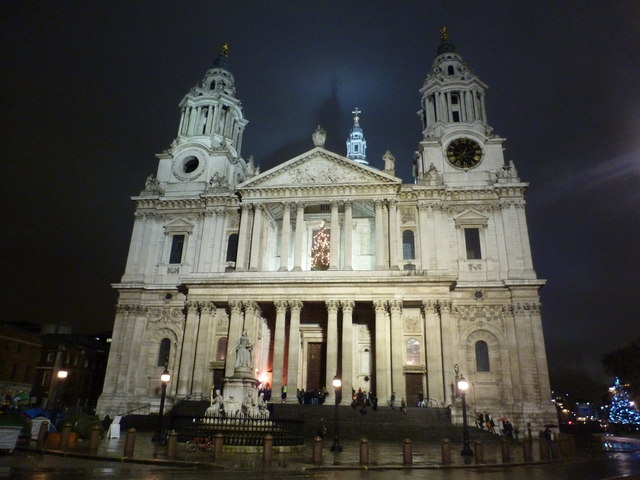 File:London, west front of St. Paul’s Cathedral by night - geograph.org.uk - 2748113.jpg