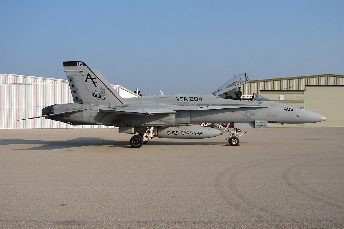 McDonnell Douglas FA-18A Hornet of VFA-204 on the ground, 26 September 2008 (2924791186).jpg