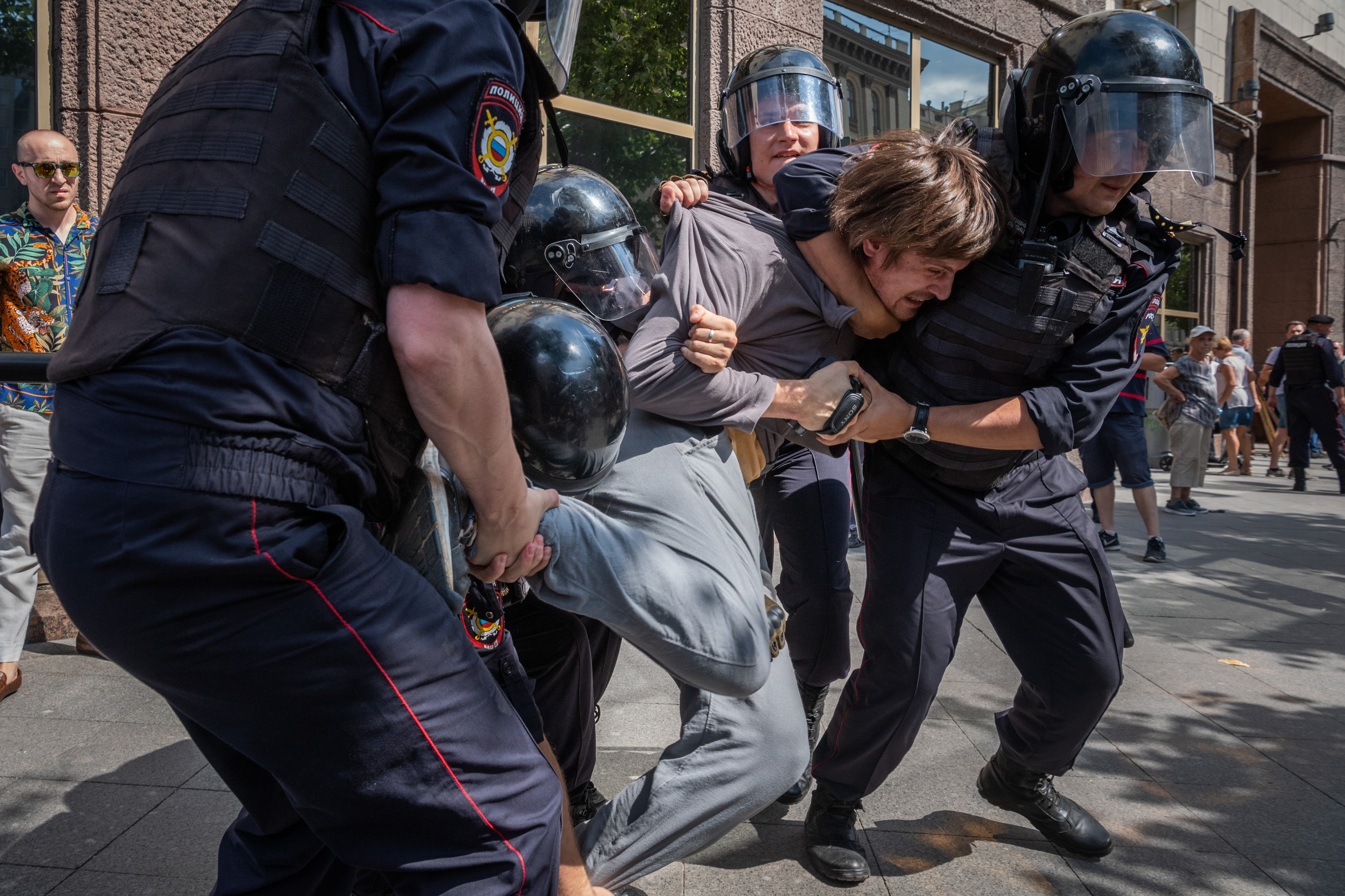 Митинг в москве человек