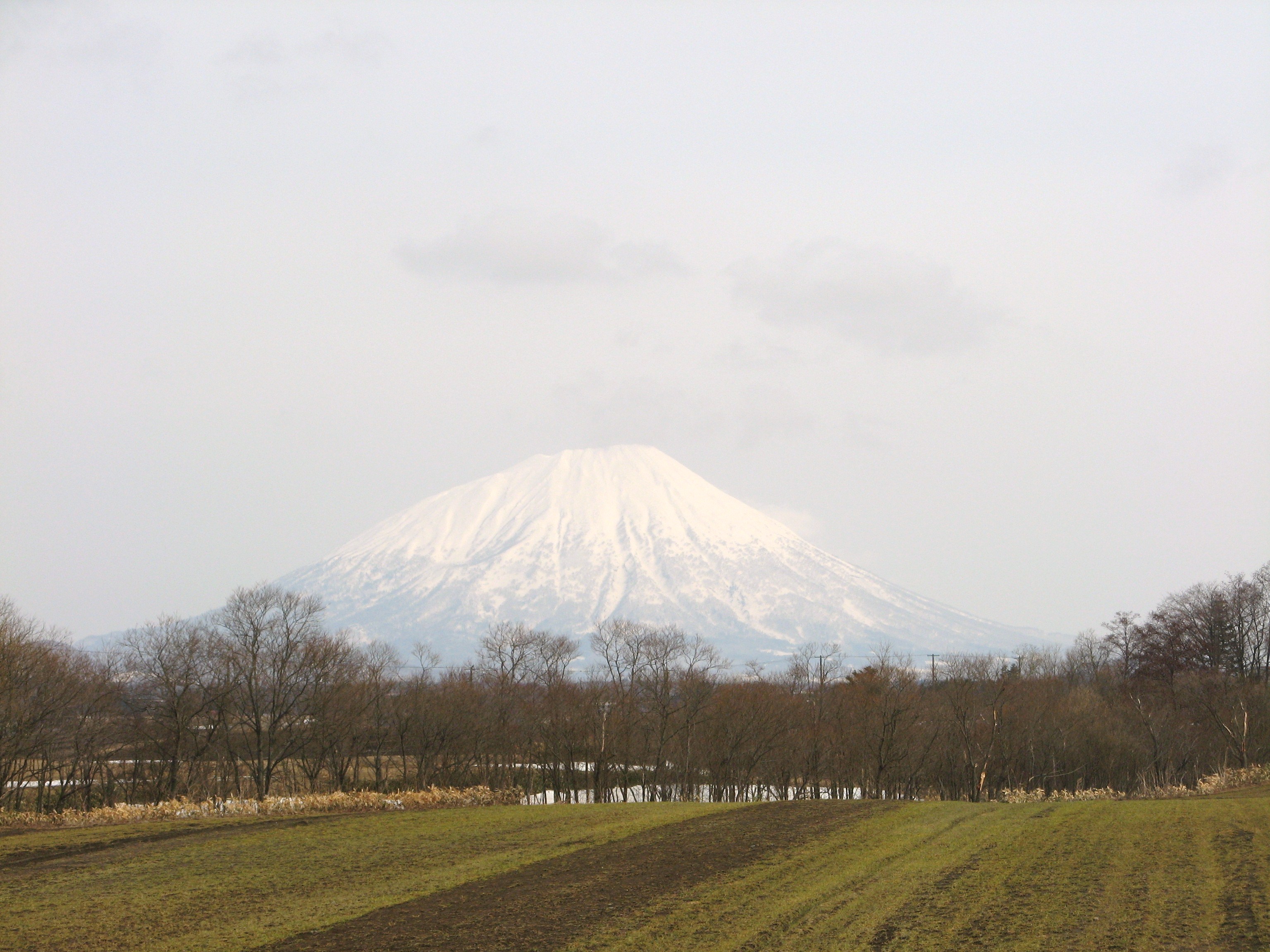 File Mt Yotei Inspring 羊蹄山 初春 Panoramio Jpg Wikimedia Commons