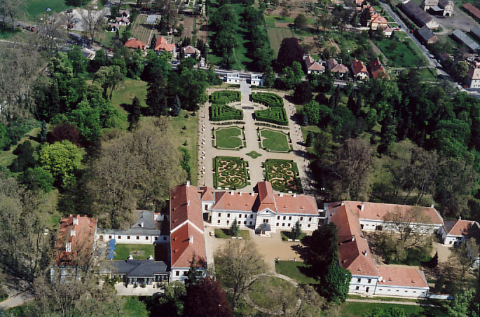 File:Nagycenk - Palace.jpg