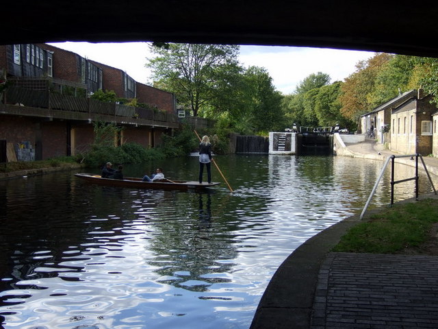 File:Old Ford lock from Old Ford Bridge, Regent's Canal - geograph.org.uk - 1535047.jpg