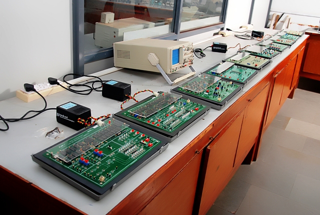 File:RCoE - electronics - Control systems lab.jpg