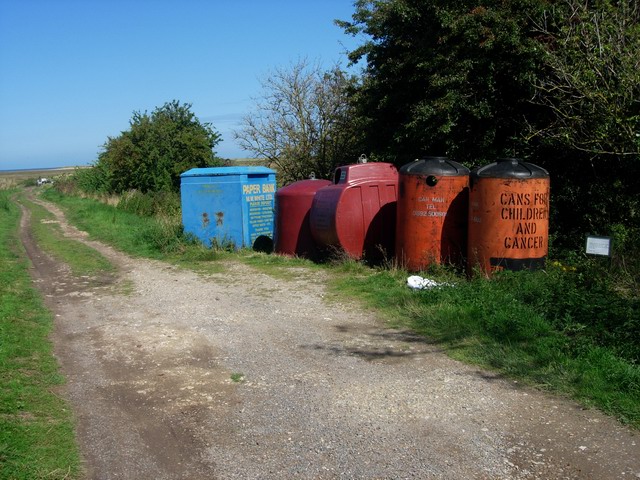 File:Recycling point - geograph.org.uk - 949033.jpg