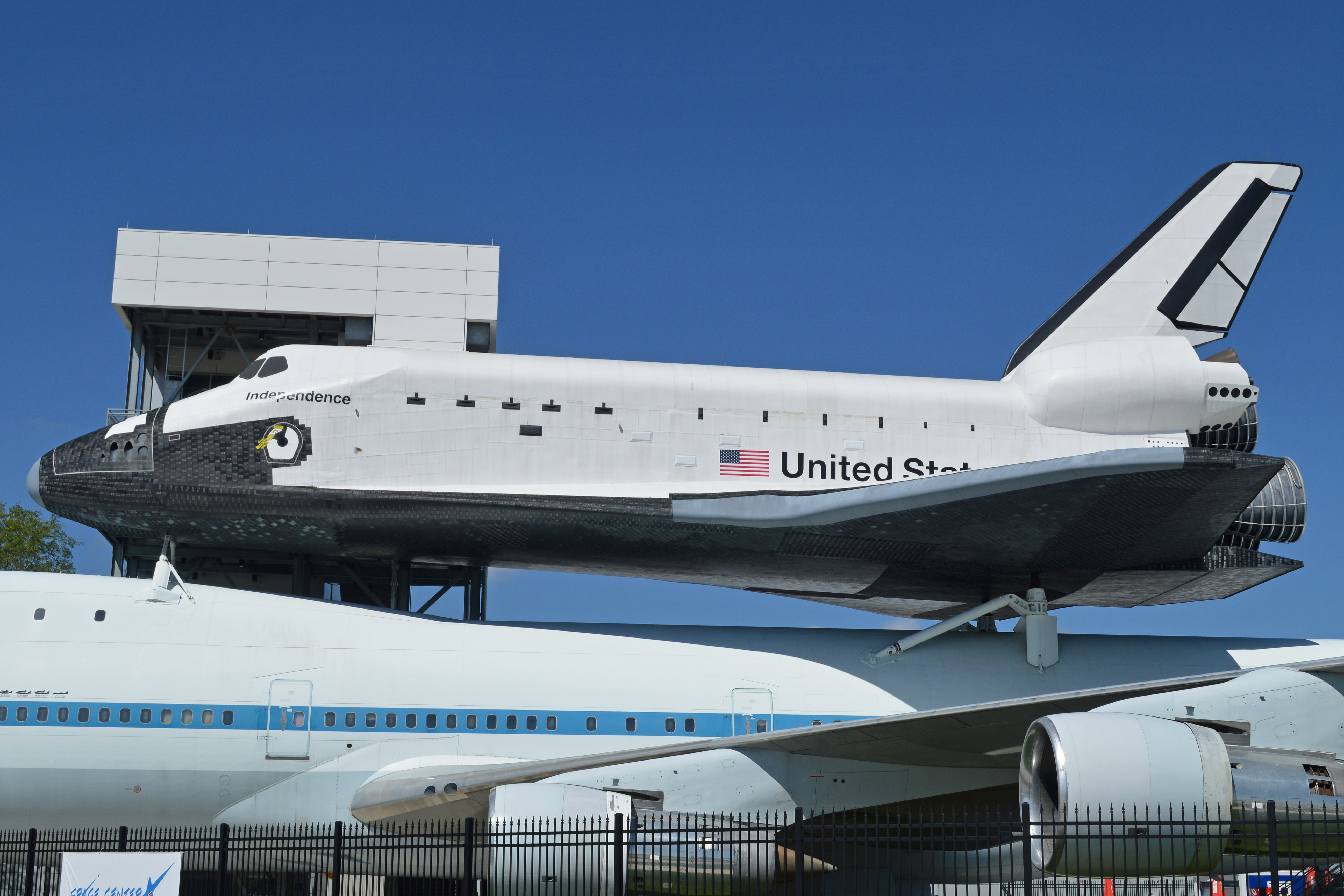 File:Replica Space Shuttle Orbiter “Independence” (40638280872 