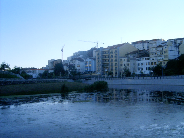 File:Rio Fervença Bragança.jpg