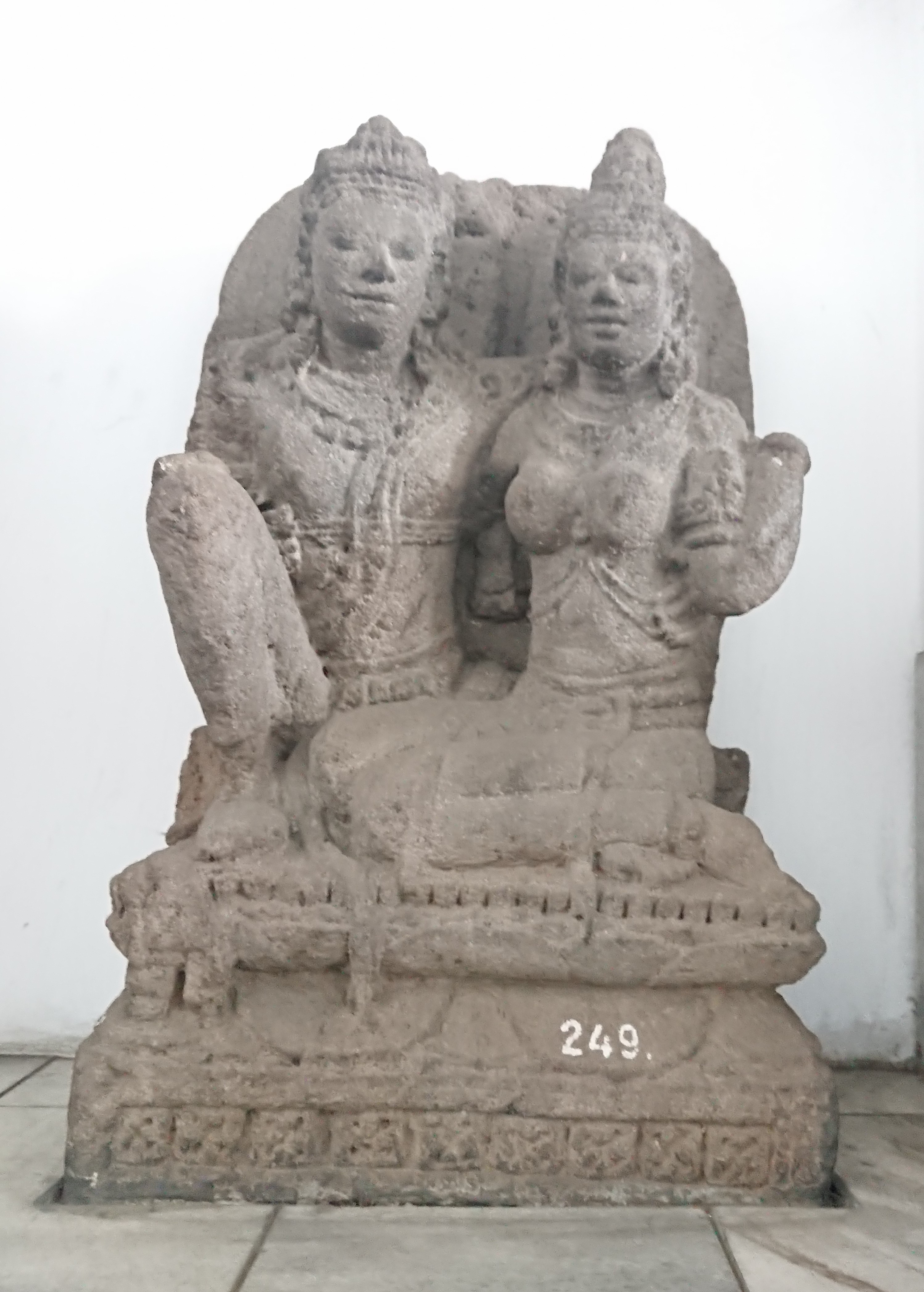 shiva and parvati statue