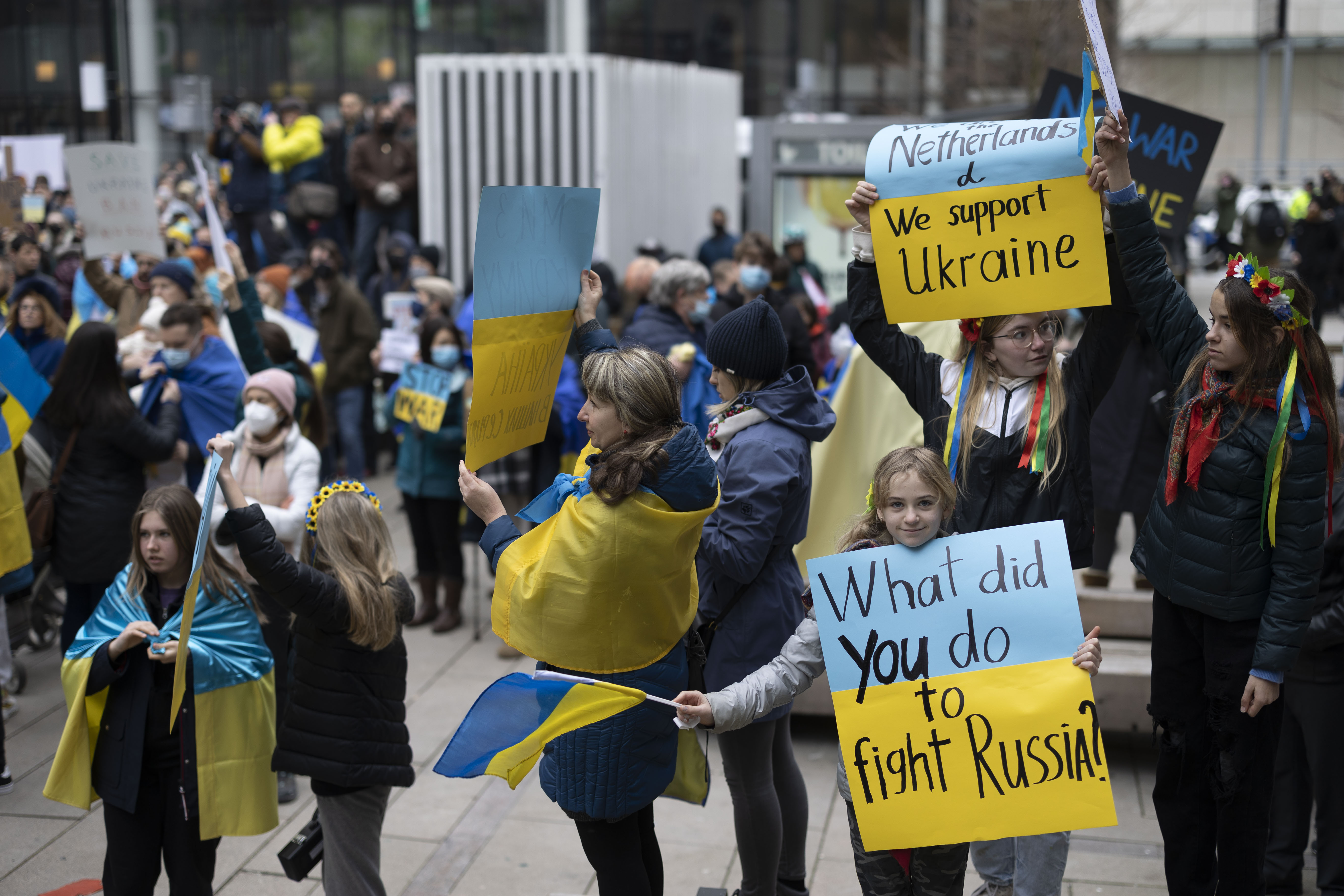 Anti ukrainian. Stand with Ukraine. Stand with Ukraine осуждаю. Stand with Ukraine Tour.