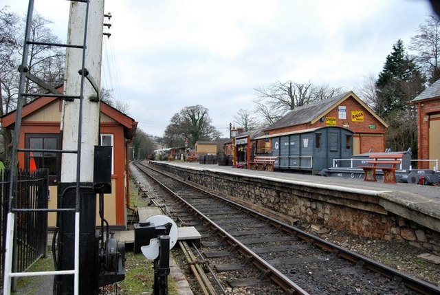 File:Staverton Station - geograph.org.uk - 1090694.jpg