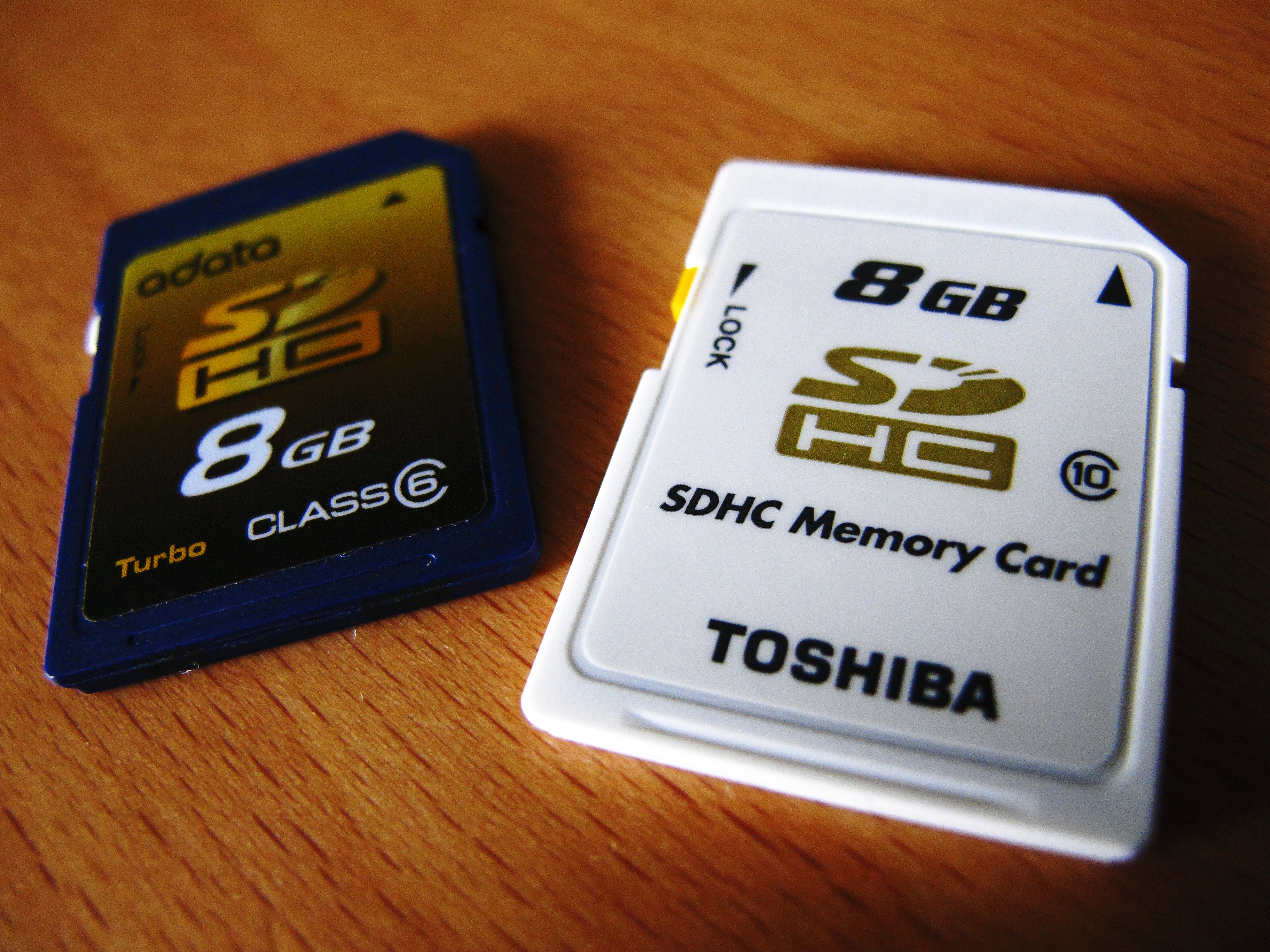 File:TOSHIBA SDHC Memory Card 8GB - Class 10.jpg - Wikimedia Commons