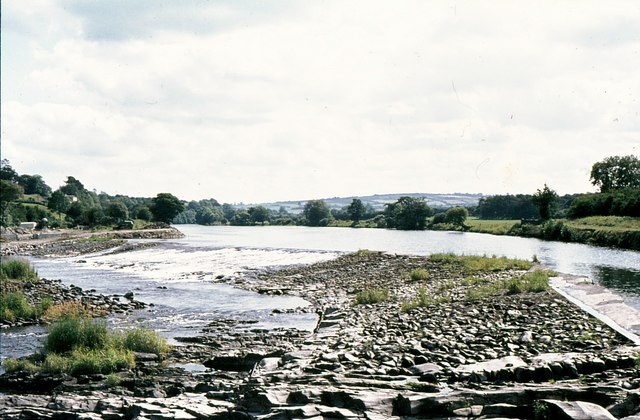 File:The Salmon leap on the Dam at Sion Mills - geograph.org.uk - 726536.jpg